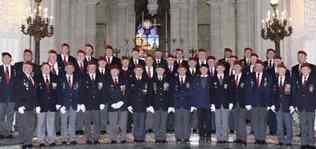 Quarante-deux choristes du chœur d’hommes de l’Union Nationale des Parachutistes